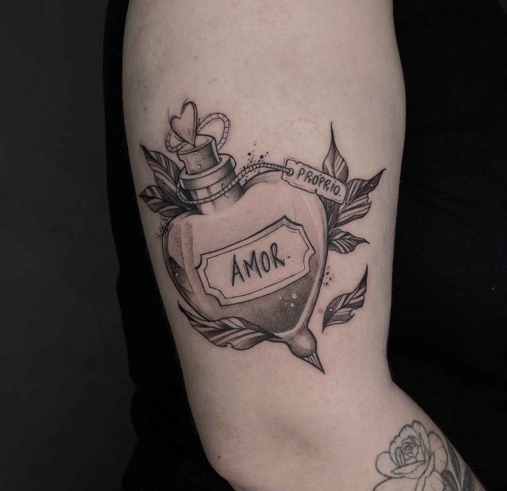 Foto de tatuagem feita por Thales Longhi (@thaleslonghii)