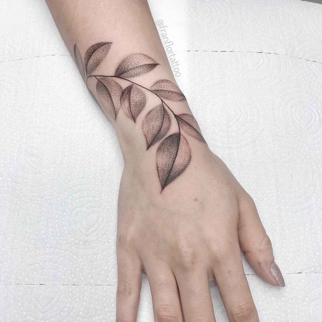 Foto de tatuagem feita por Franciele Vieira (@franflortattoo)