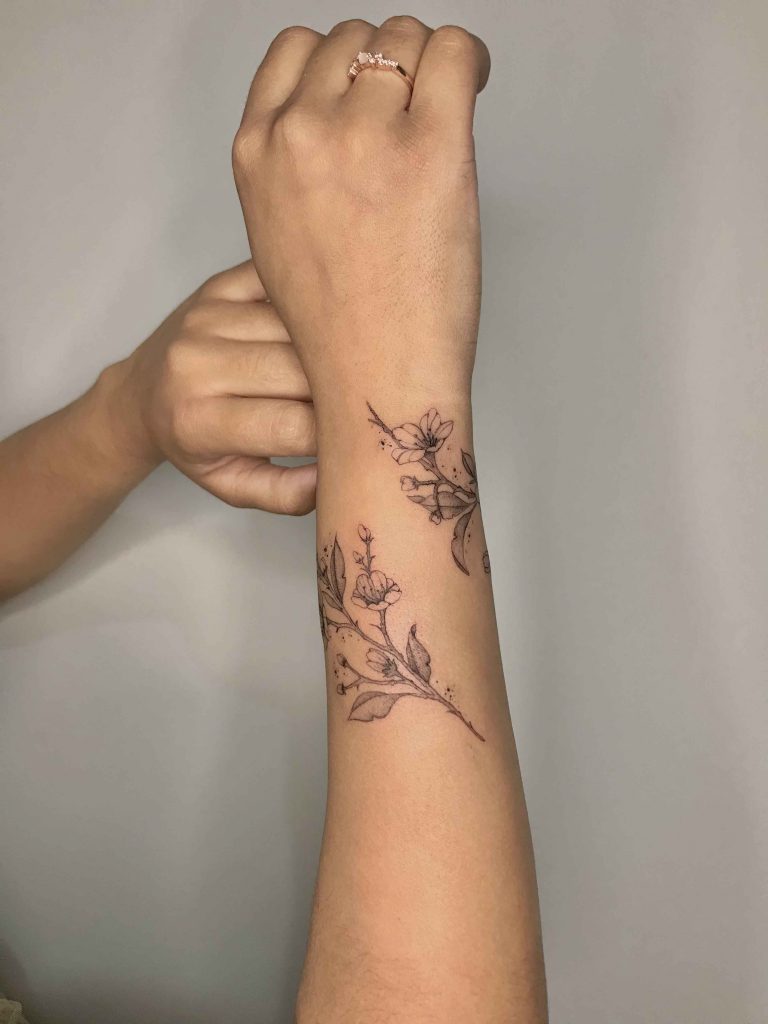Foto de tatuagem feita por Camilla Jax (@camillajax.tattoo)