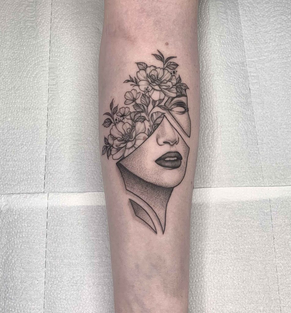 Foto de tatuagem feita por Thales Longhi (@thaleslonghii)