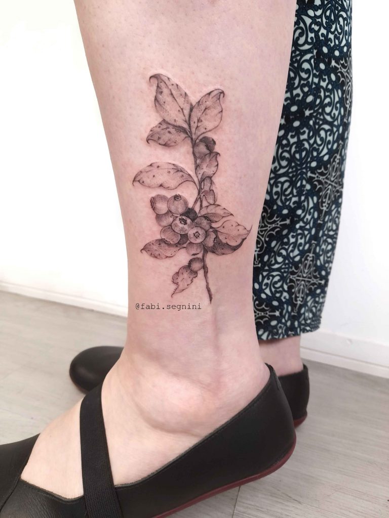 Foto de tatuagem feita por Fabi Segnini (@fabi.segnini)