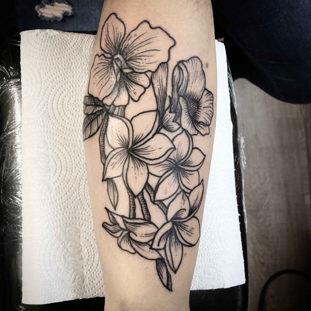 Foto de tatuagem feita por Laila Raeder (@lailaraeder)