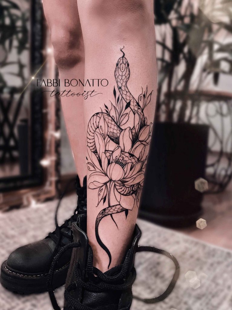 Foto de tatuagem feita por Fabricia Bonatto (@fabbibonatto)