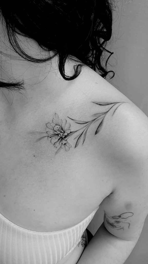 Foto de tatuagem feita por Lines & Botany (@jacquecezarani_ink)
