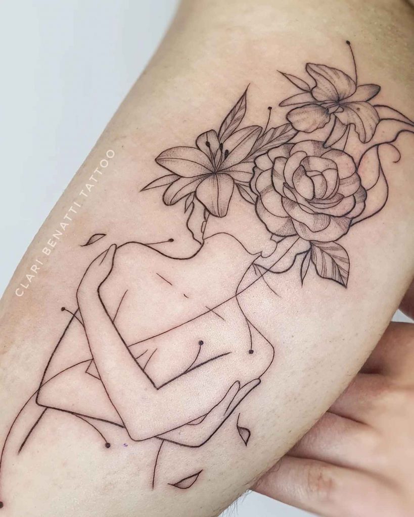 Foto de tatuagem feita por Clari Benatti (@claribenattitattoo)