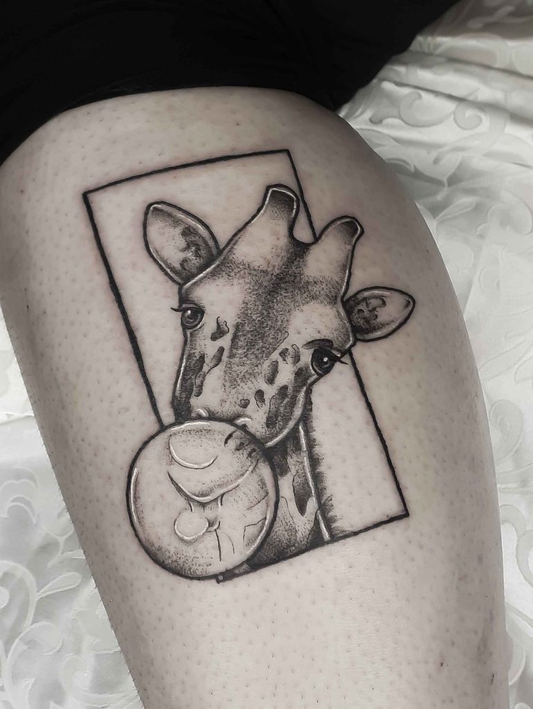 Foto de tatuagem feita por Bruna Corbelli (@brucorbellitattoo)