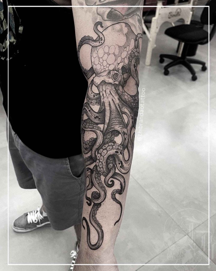 Foto de tatuagem feita por Thi Brandão (@thibrandaotattoo)