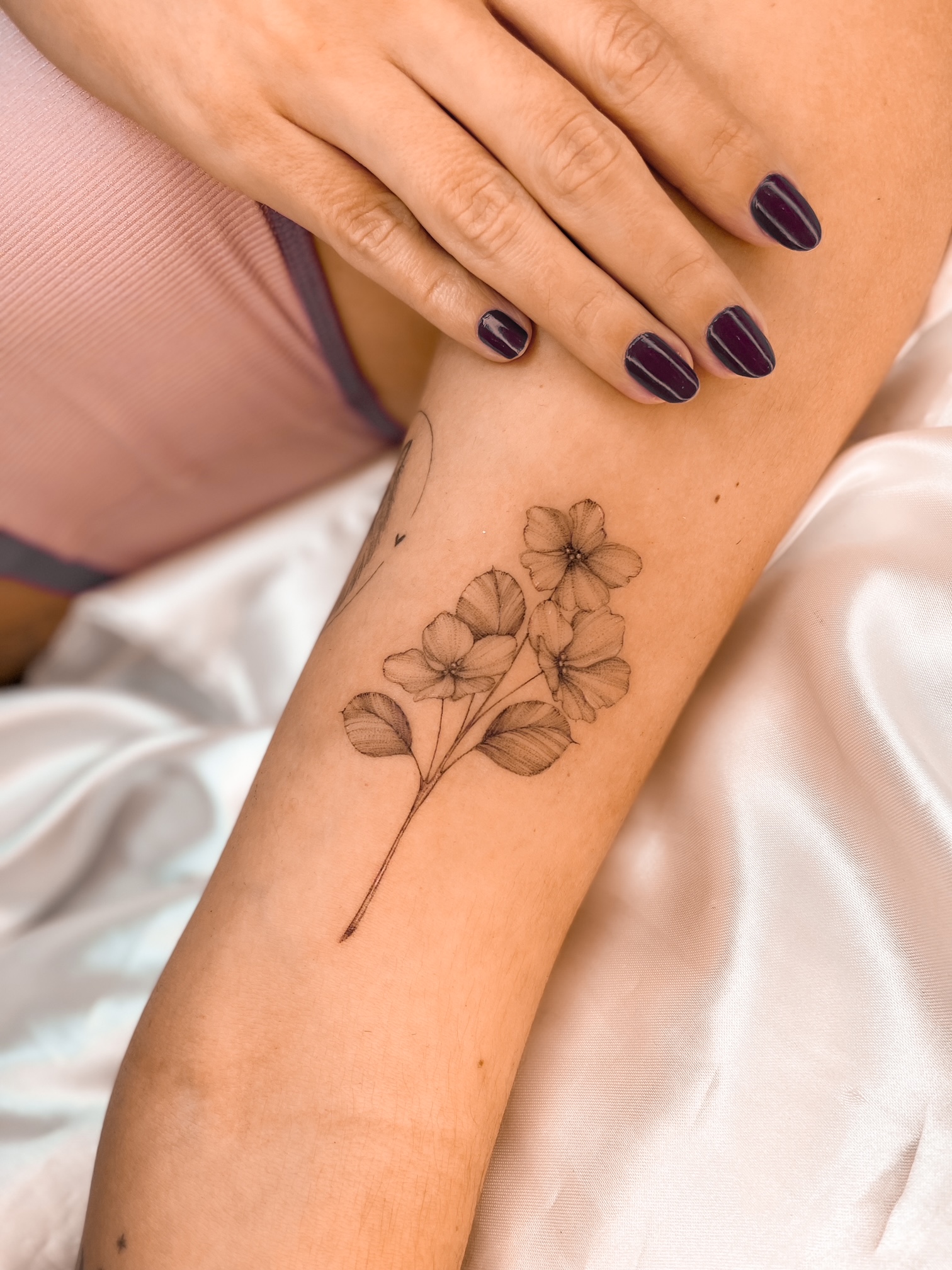 Traço fino: a tatuagem no estilo Fineline - Blog Tattoo2me