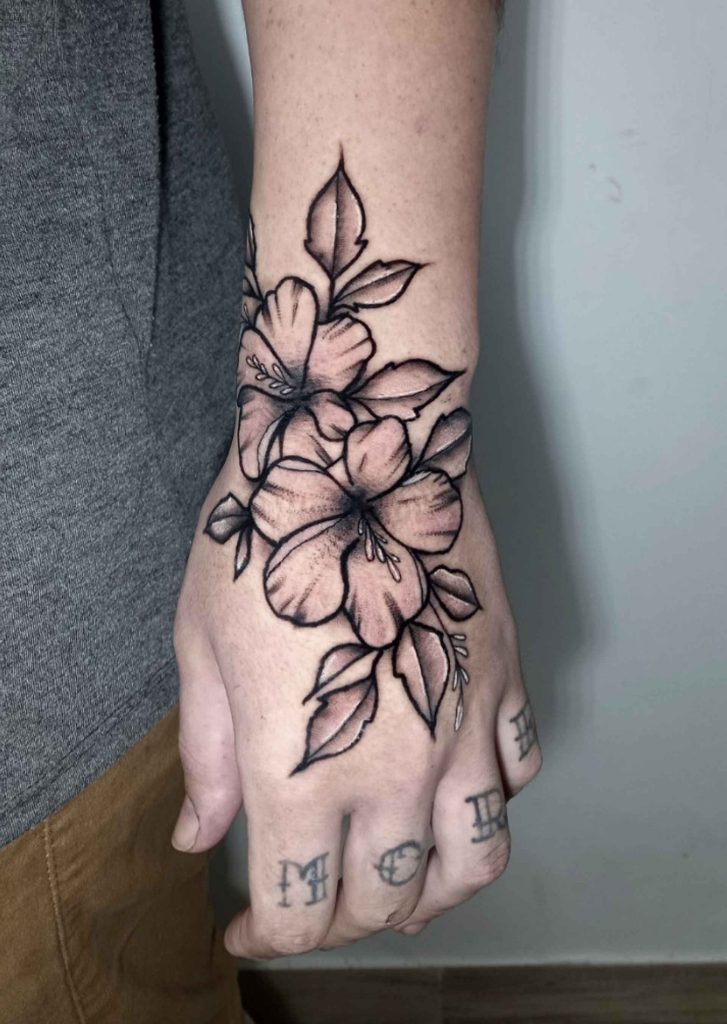 Foto de tatuagem feita por Ink Panda (@inkpanda.art)