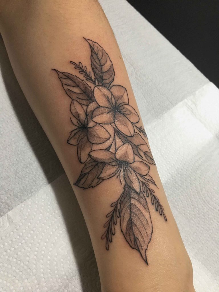 Foto de tatuagem feita por Carol Momatsu (@momatsu)