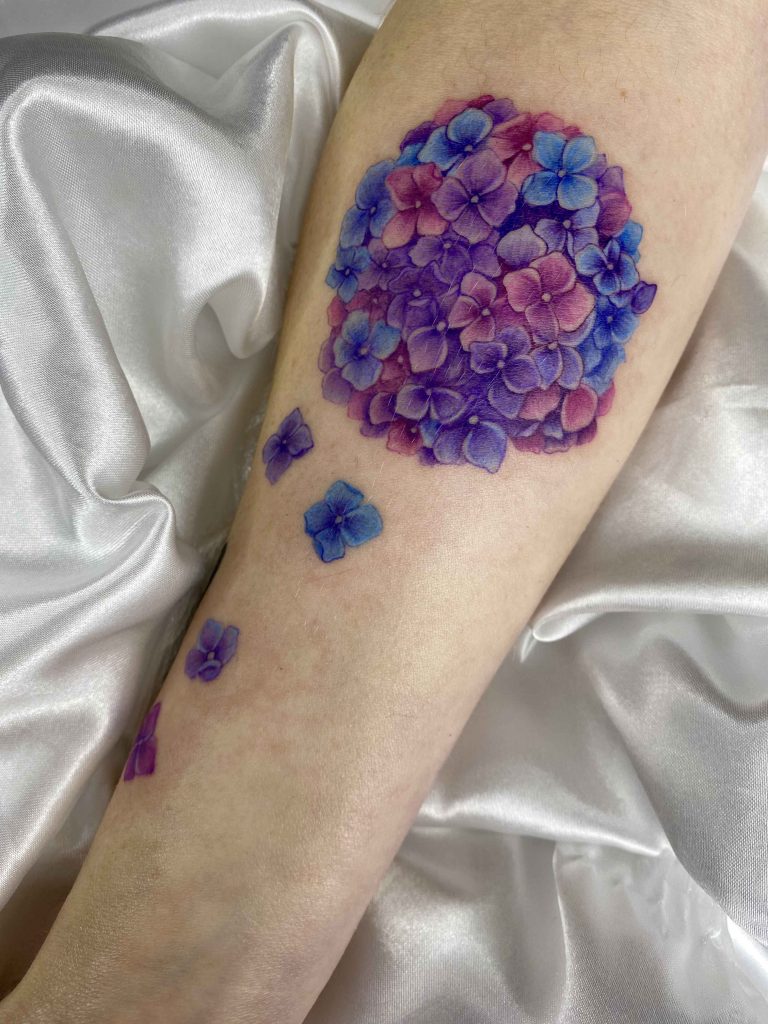 Foto de tatuagem feita por Ramona (@ramona_tattoo)