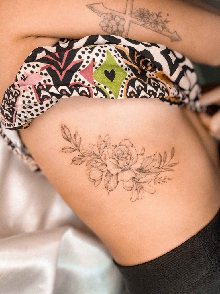 Foto de tatuagem feita por Jully Ludgero (@jully_artistt)