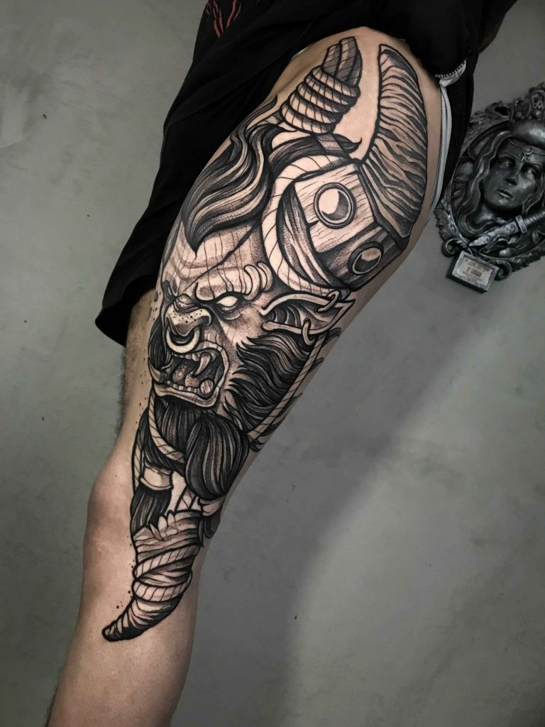 Foto de tatuagem feita por Mauricio (@artmauricio)