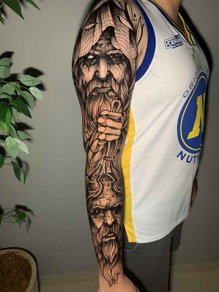 Foto de tatuagem feita por Henrique Sttocco (@henriqueauratattoo)