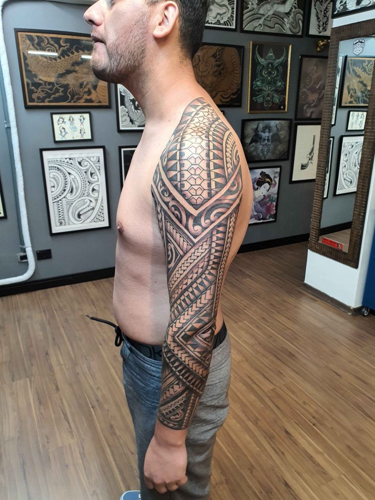Foto de tatuagem feita por Chris Name (@chrisname)