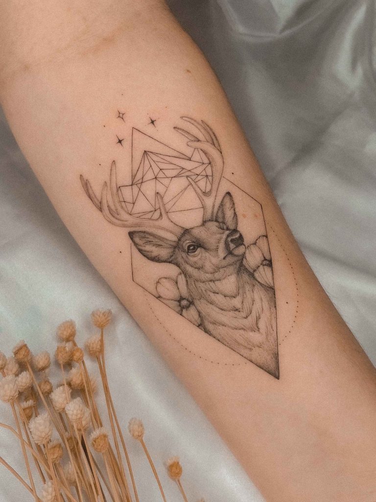 Foto de tatuagem feita por Jully Ludgero (@jully_artistt)