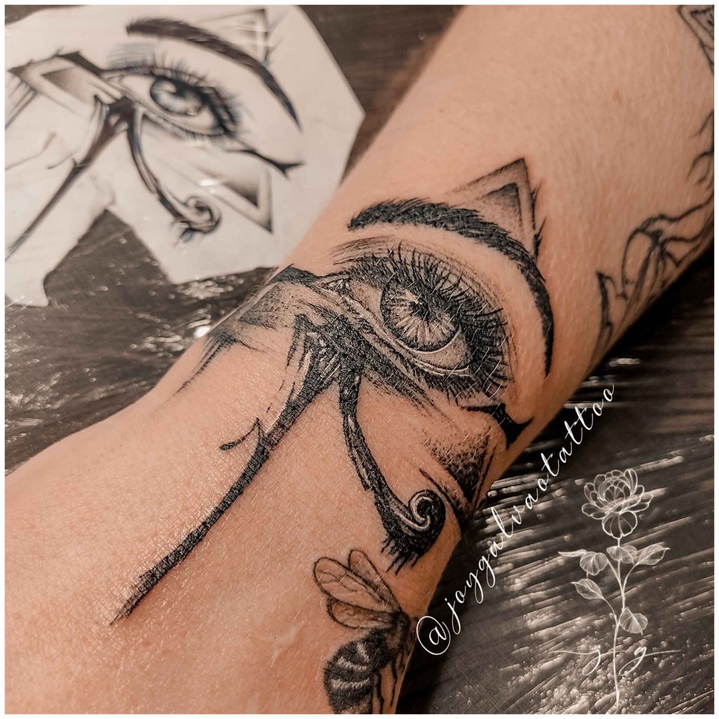 Foto de tatuagem feita por Joy Galvão (@joygalvaotattoo)