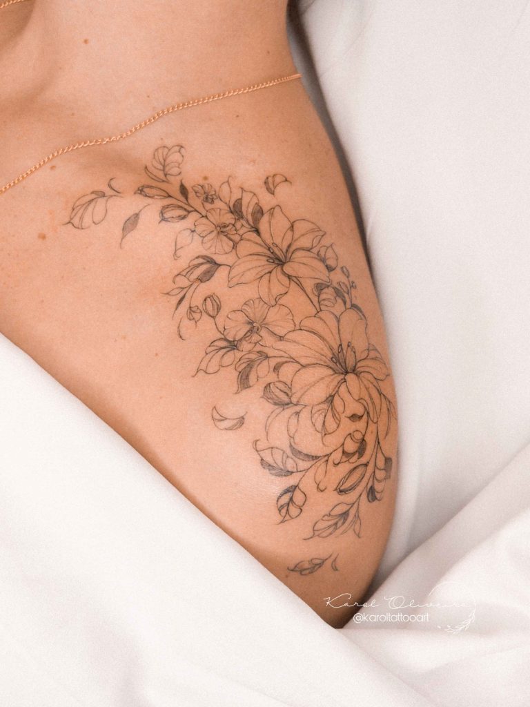 Foto de tatuagem feita por Karol Oliveira (@karoltattooart)