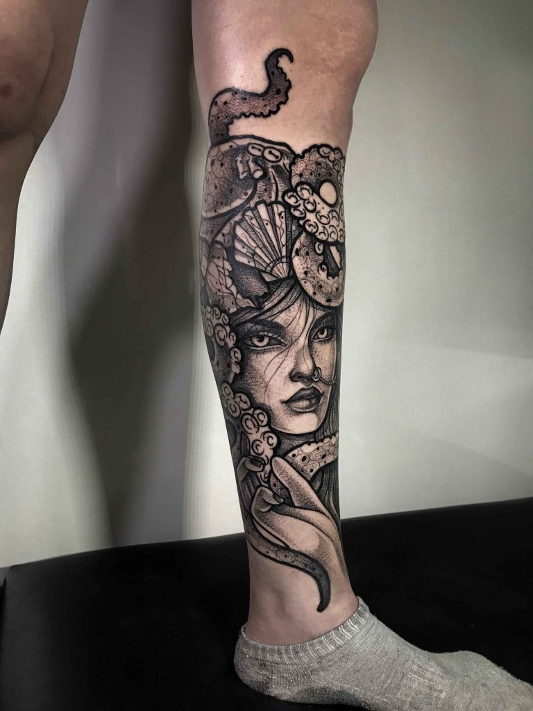 Foto de tatuagem feita por Mauricio (@artmauricio)