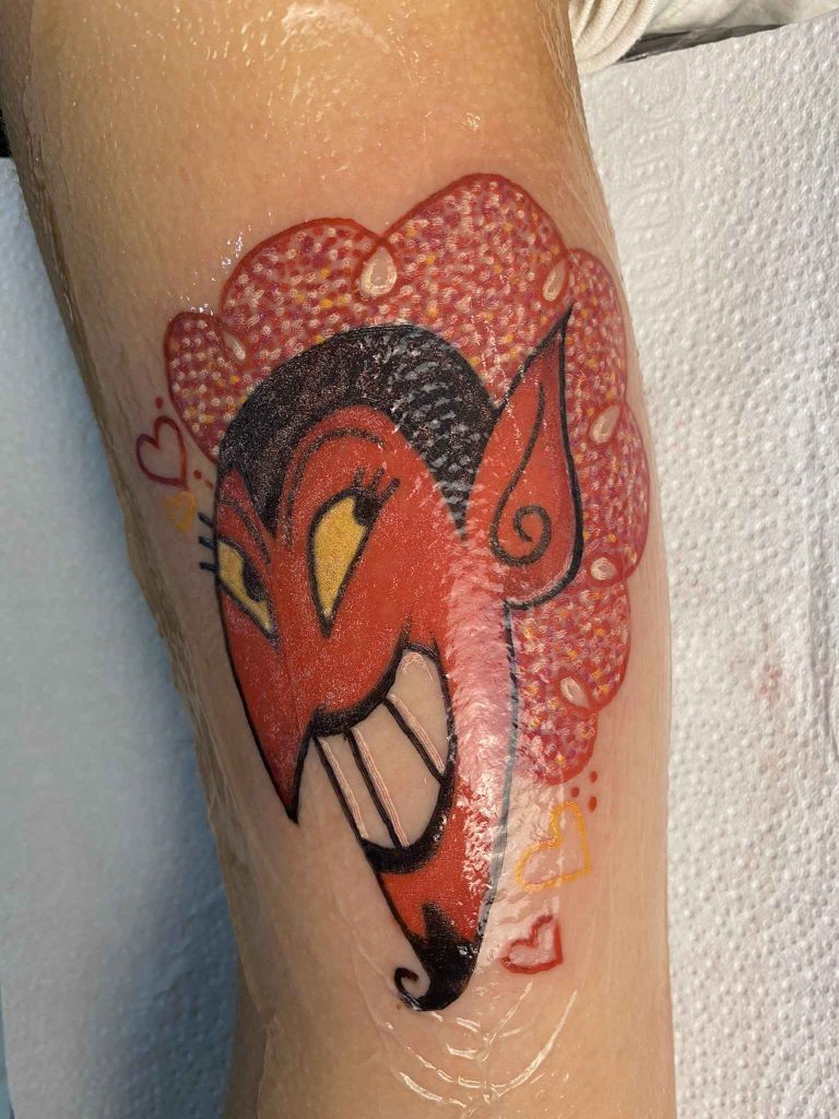 Foto de tatuagem feita por Isa Paladino (@isa.paladino_)