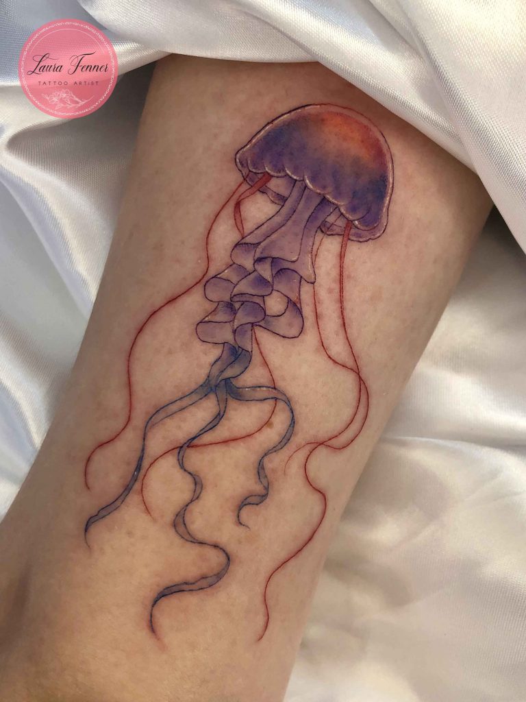 Foto de tatuagem feita por Laura Fenner (@fennerlauratattoo)