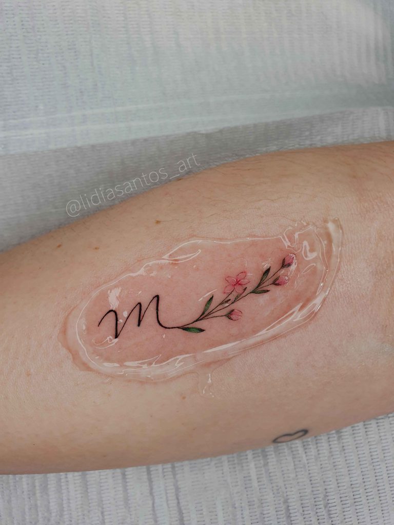 Foto de tatuagem feita por Lídia Santos (@lidiasantos_art)