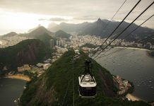 Tatuagem no Rio de Janeiro: a arte da tatuagem com sotaque do Rio Photo by Aline Cardoso: https://www.pexels.com/photo/black-and-white-cable-car-2876407/