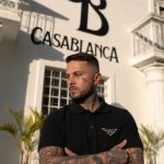 Bruno Felipini transforma referências do graffiti, do Lettering e da arte sacra em tatuagens personalizadas. Conheça a trajetória e o trabalho do tatuador em Curitiba.